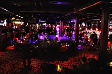 RICKS CABARET CHICAGO .